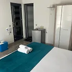 Casa Fuchsia 3* كوستِنيست